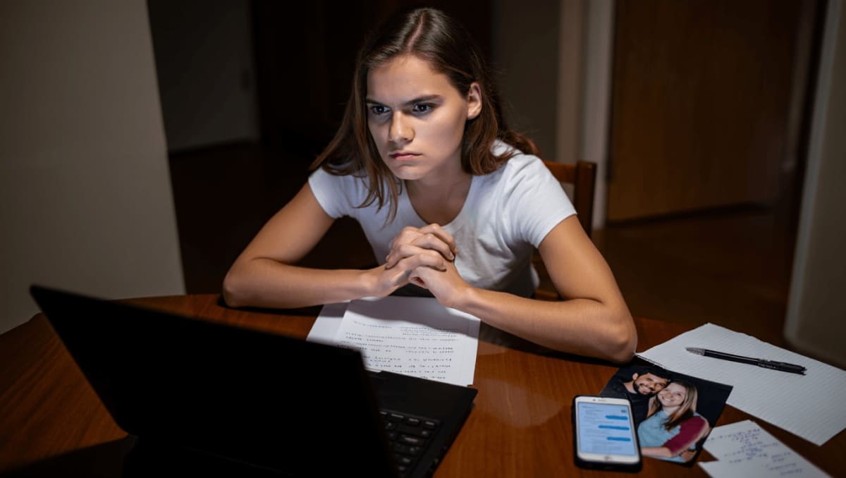 Des agents d'OnlyFans menacent des créatrices de contenu et prélèvent jusqu'à 50% de leurs revenus