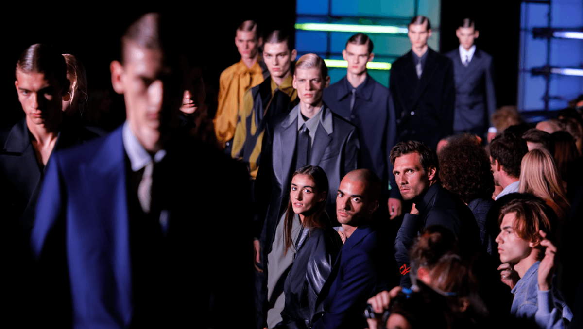 C'est officiel : le défilé Prada annonce le retour imminent de la coupe slim