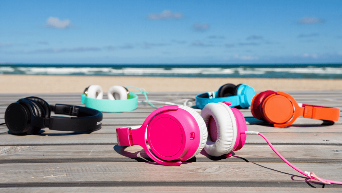 Les 6 podcasts mode à (re)découvrir sur la plage cet été