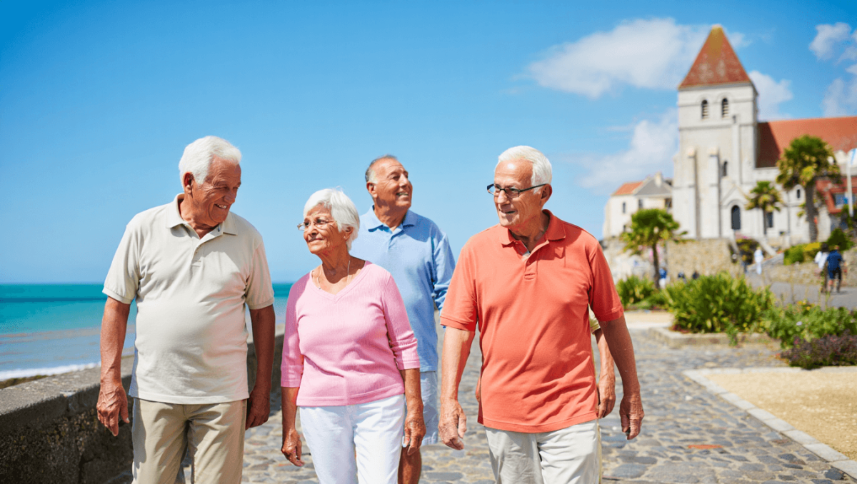 Bord de mer, soleil et petit budget : cette ville française est la nouvelle lubie des retraités