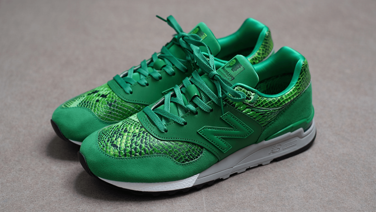La New Balance 1890A à 190 euros reproduit les écailles vertes d'une couleuvre