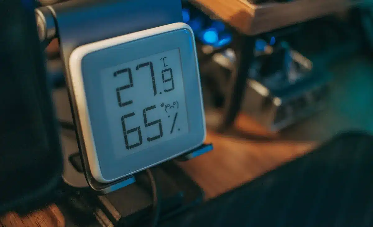 Station météorologique enregistrant des températures exceptionnellement élevées durant la vague de chaleur