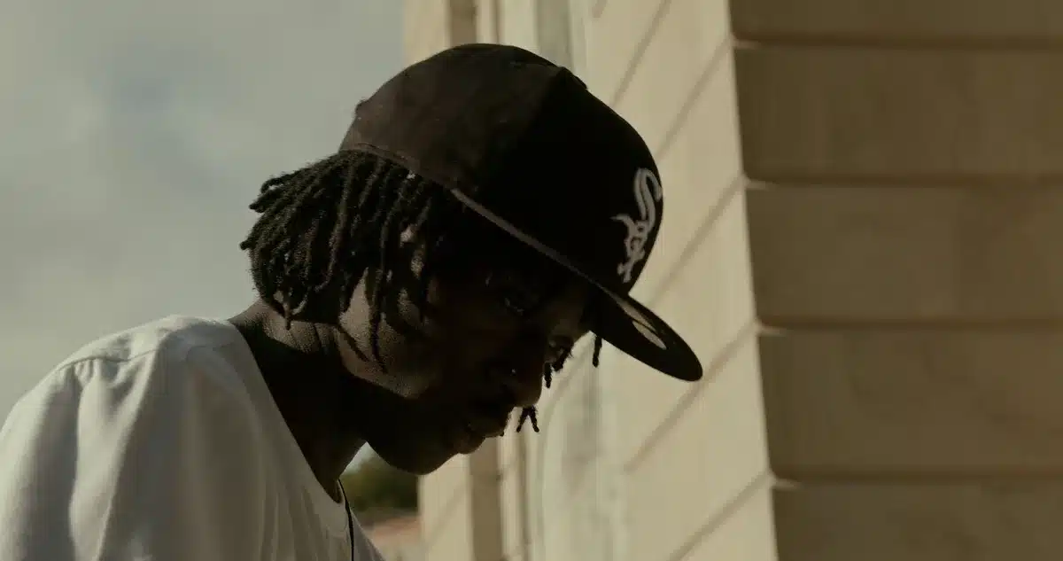 Casquette Kangol dans un contexte de style urbain et hip-hop