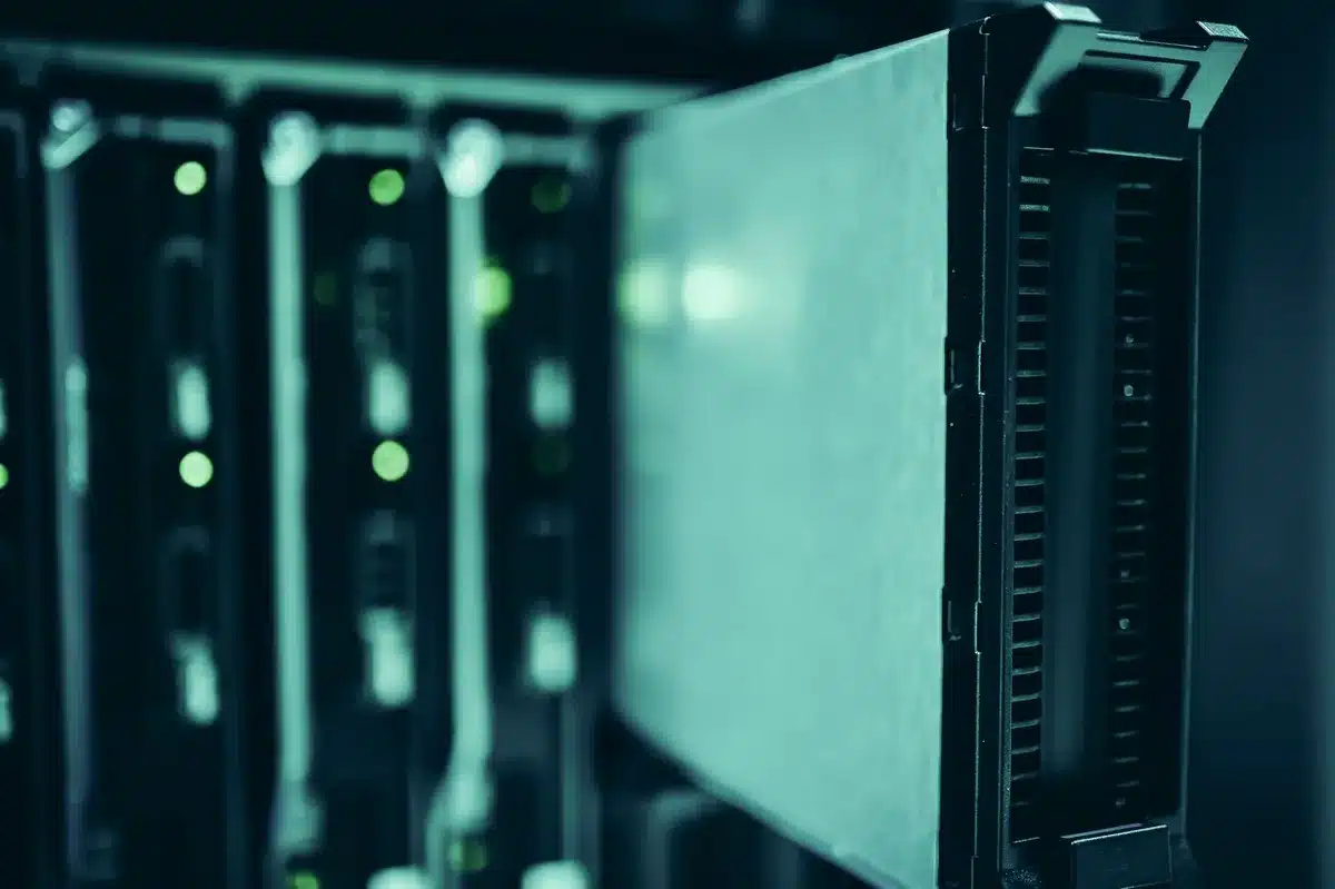 Schéma d'une architecture serveur distribuant les événements vers plusieurs partenaires