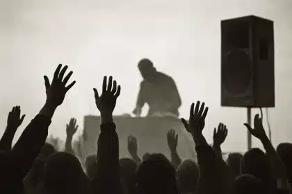Four Tet de retour : le musicien aux multiples pseudonymes publie un double single