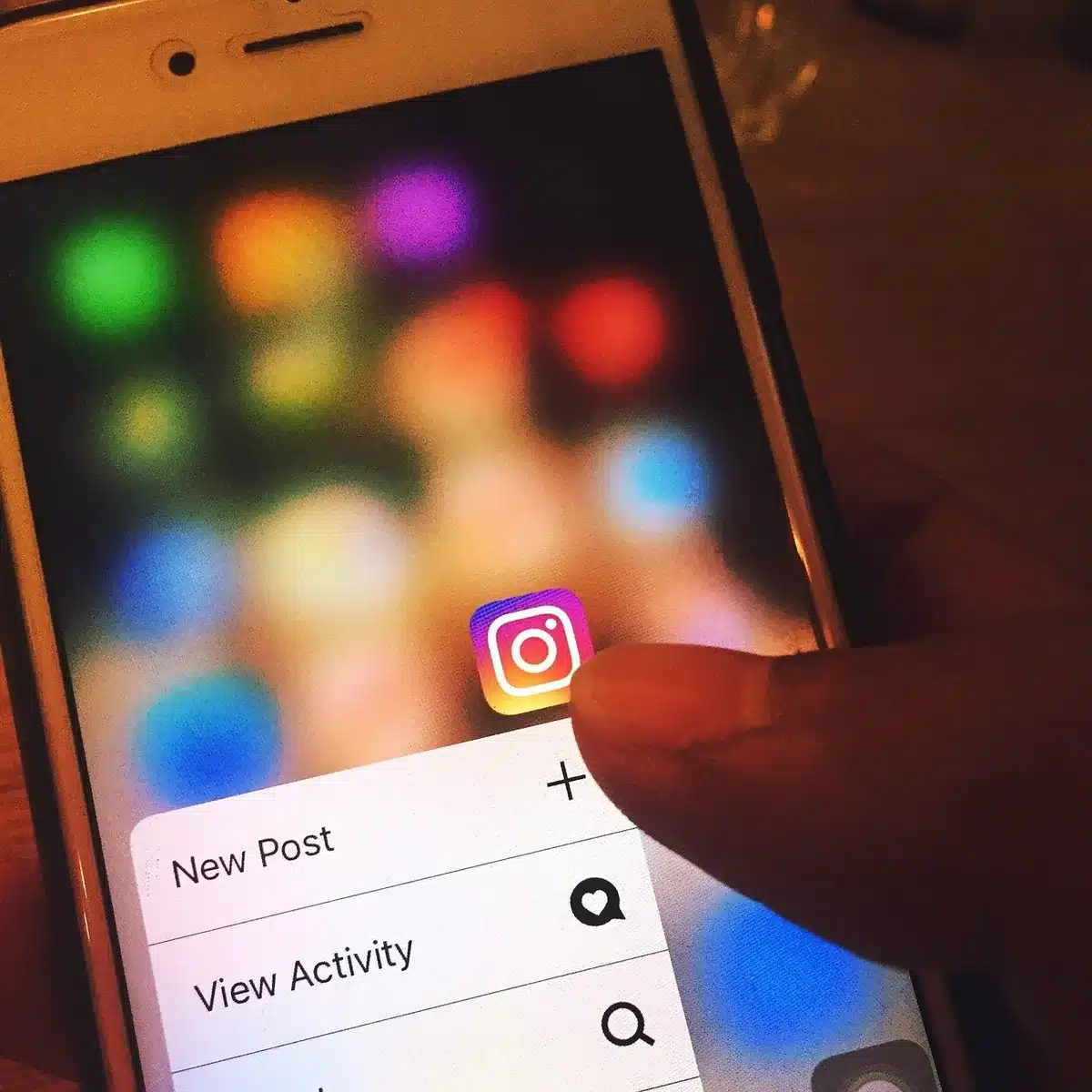 Icônes génériques d'applications de réseaux sociaux côte à côte